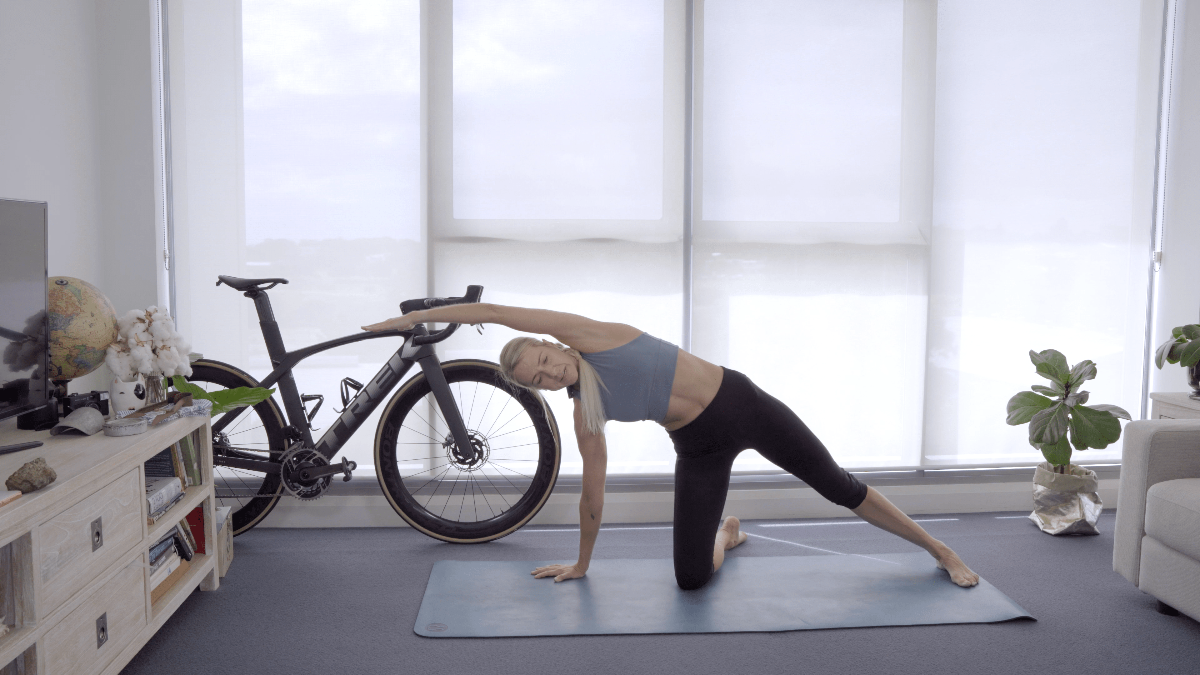 Extend Kneeling Yoga Cycling