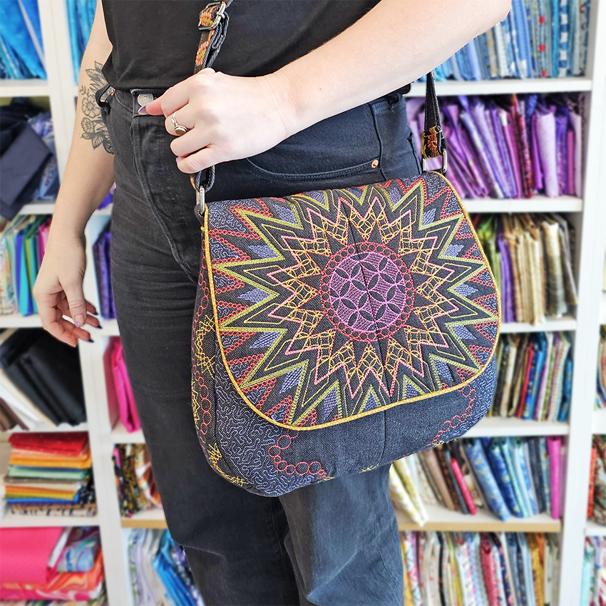 In the hoop bag embroidery design. Sweet Pea machine embroidery purse in the hoop. Sewing pattern for messenger bag using embroidery design. 