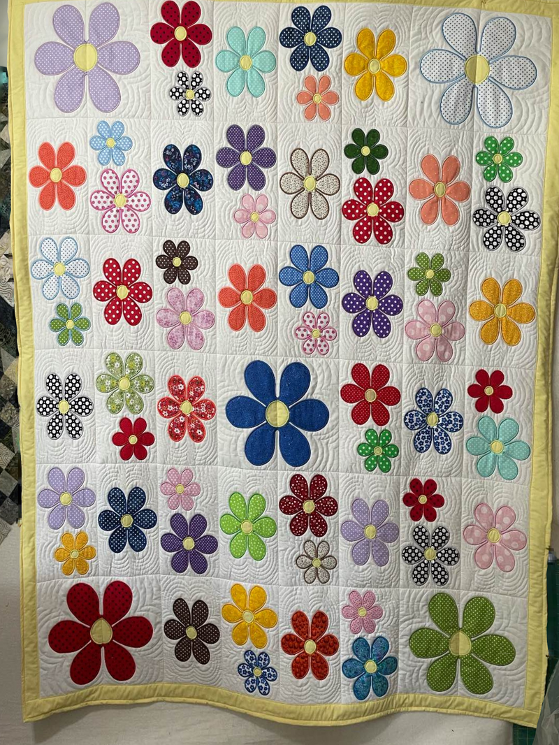 Flower Blocks and Quilt 4x4 5x7 6x10 7x12 8x8 | Sweet Pea Australia