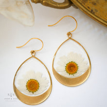 Load image into Gallery viewer, Large Botanical Earrings - Daisy
