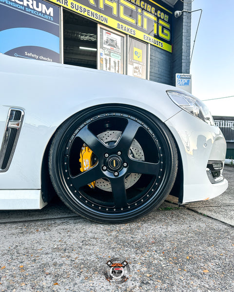 HOLDEN COMMODORE VF WAGON WITH KS RACING BIG BRAKE KIT AND AIRLIFT PERFORMANCE 3P AIR SUSPENSION