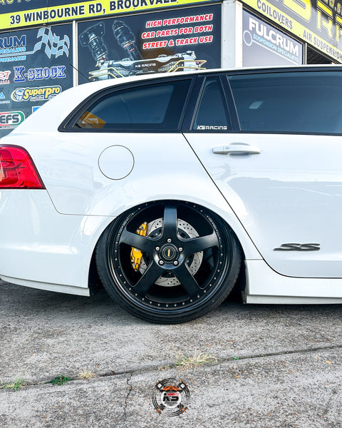 HOLDEN COMMODORE VF WAGON WITH KS RACING BIG BRAKE KIT AND AIRLIFT PERFORMANCE 3P AIR SUSPENSION