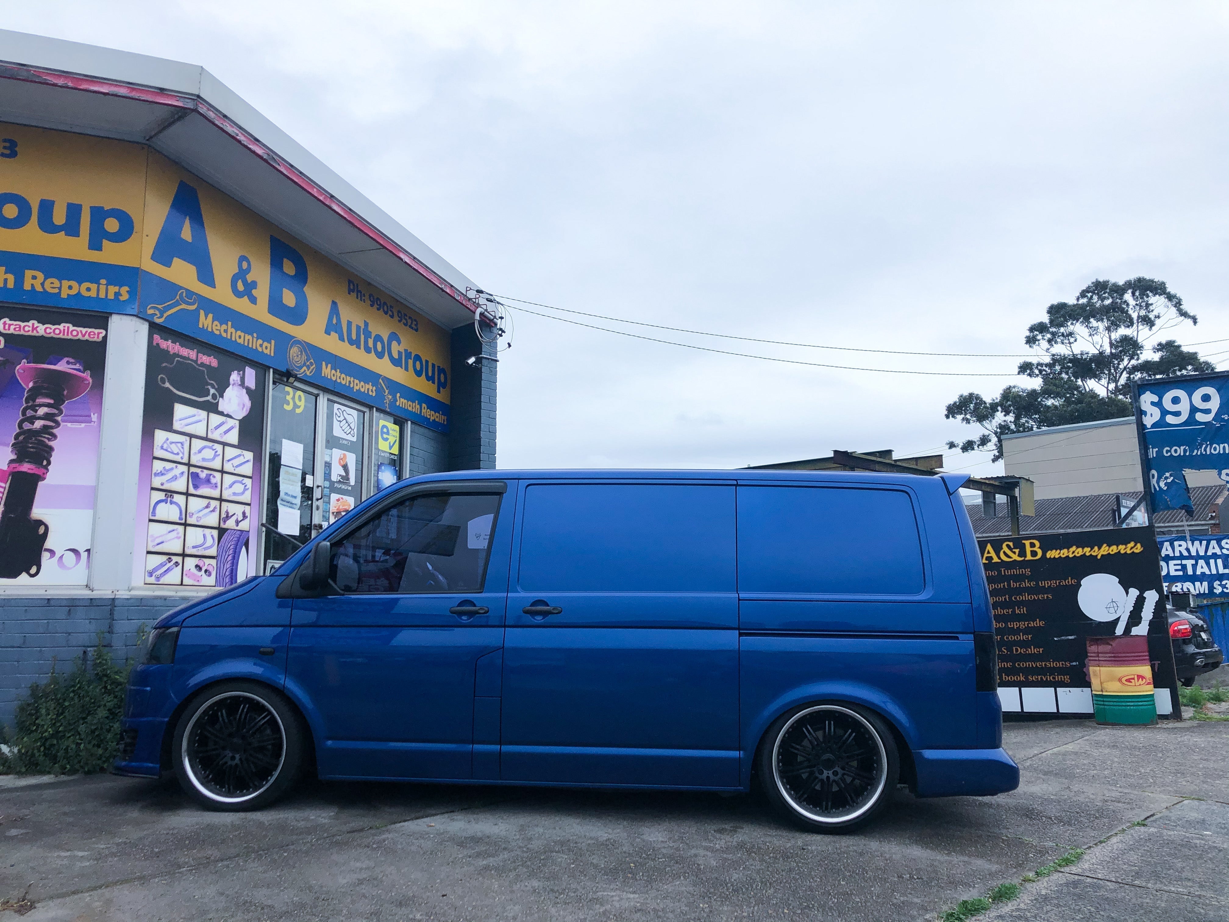 VW Transporter T5 with dimensions