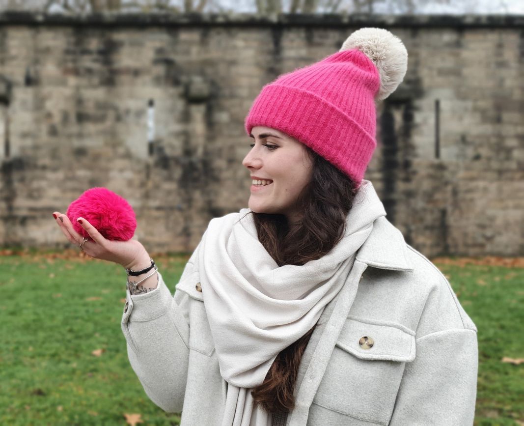 bonnet cachemire femme pompon fuchsia