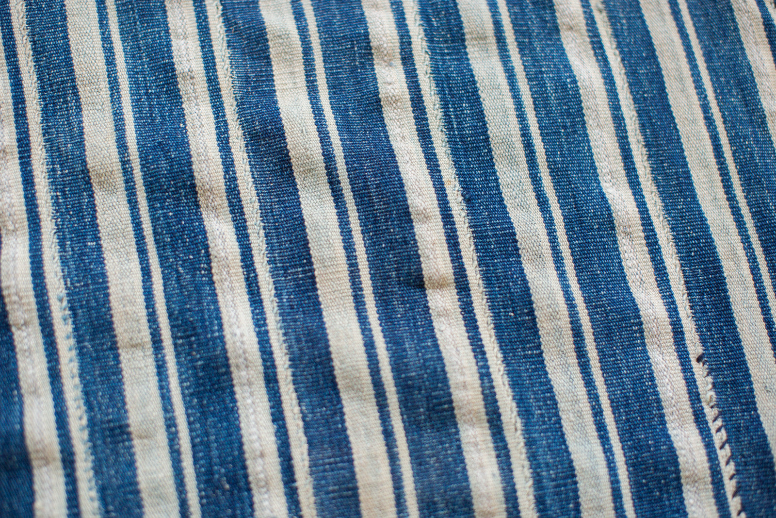 2.5x4 Indigo Blue Striped Textile