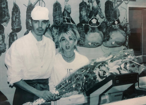 Claudio Callegari e la moglie Donatella nella macelleria