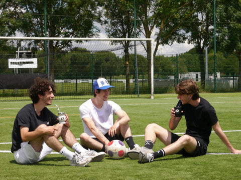 Football Maté bio biomate entre amis terrain de foot ballon Yerba mate calebasse