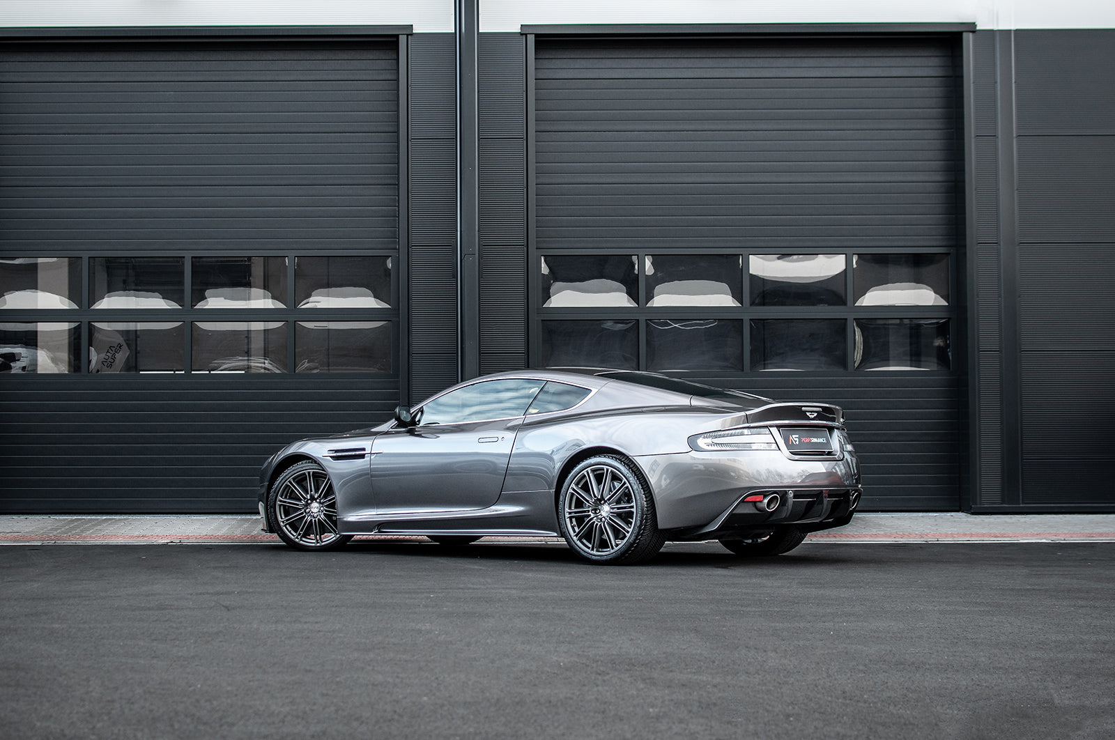 Aston Martin DBS - Supergloss Metallic Gunmetal