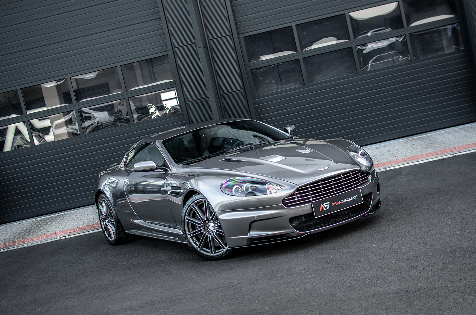 Aston Martin DBS - Supergloss Metallic Gunmetal