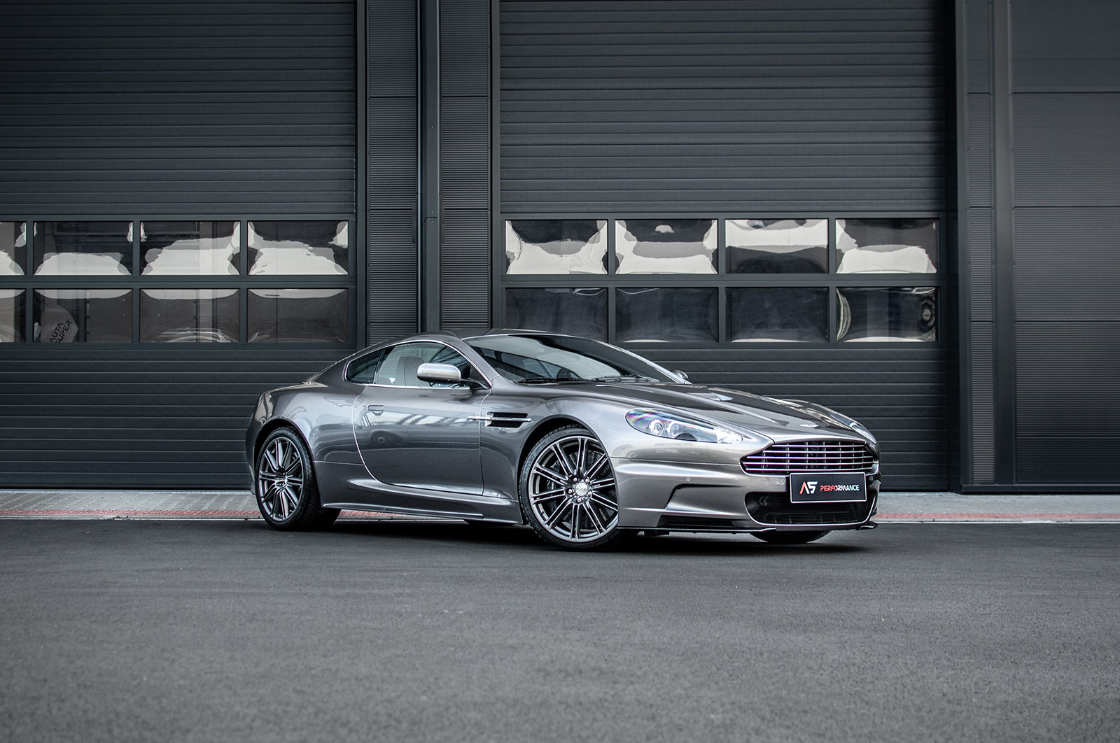 Aston Martin DBS - Supergloss Metallic Gunmetal