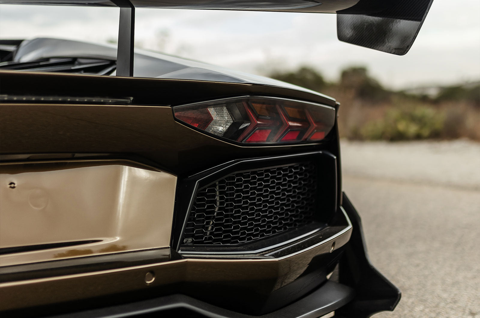 Lamborghini Aventador - Supergloss Metallic Midnight Gold