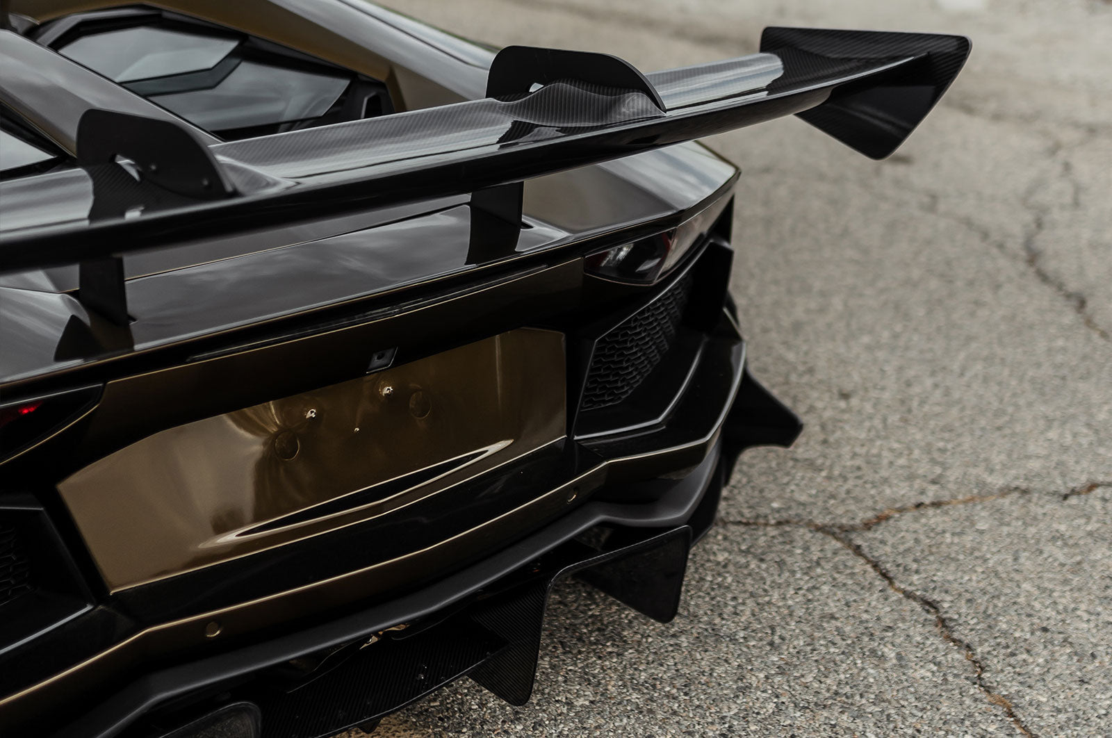 Lamborghini Aventador - Supergloss Metallic Midnight Gold