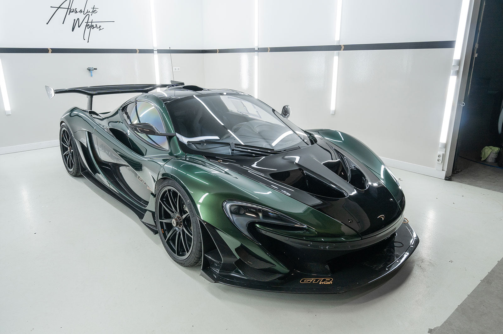 McLaren P1 - Supergloss Metallic Midnight Green