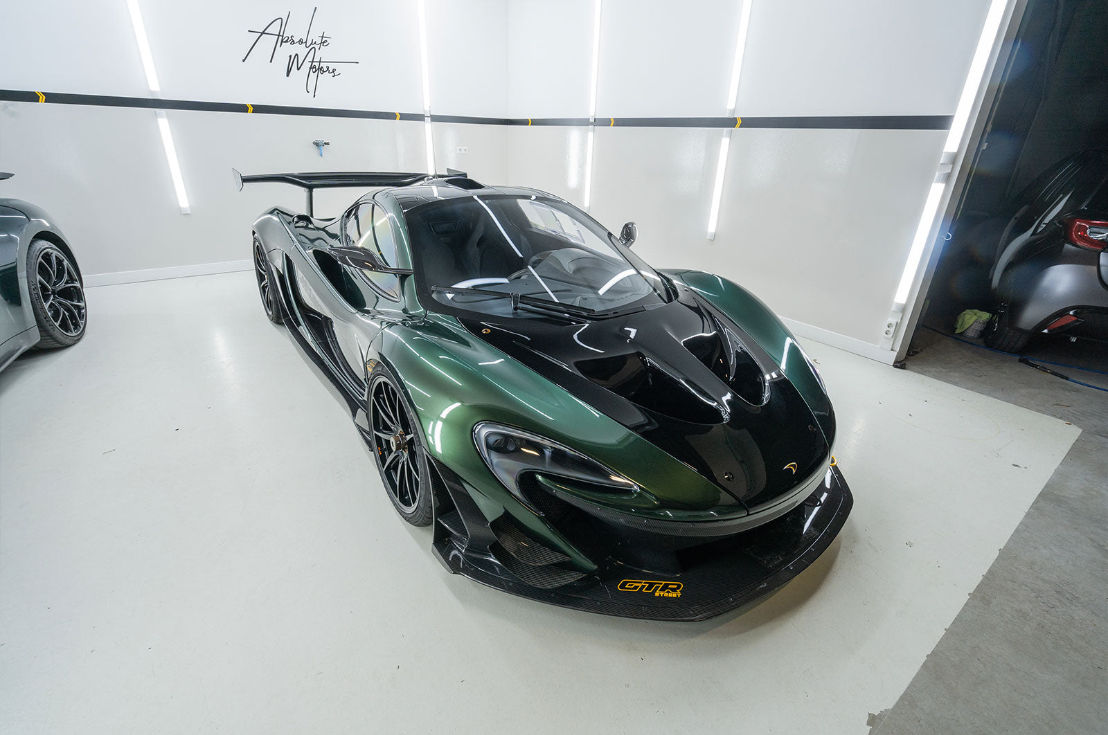 McLaren P1 - Supergloss Metallic Midnight Green – Inozetek USA