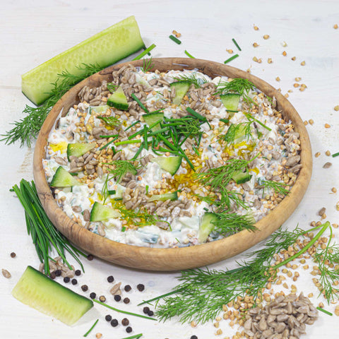 Tzaziki-Style Buchweizensprossensalat