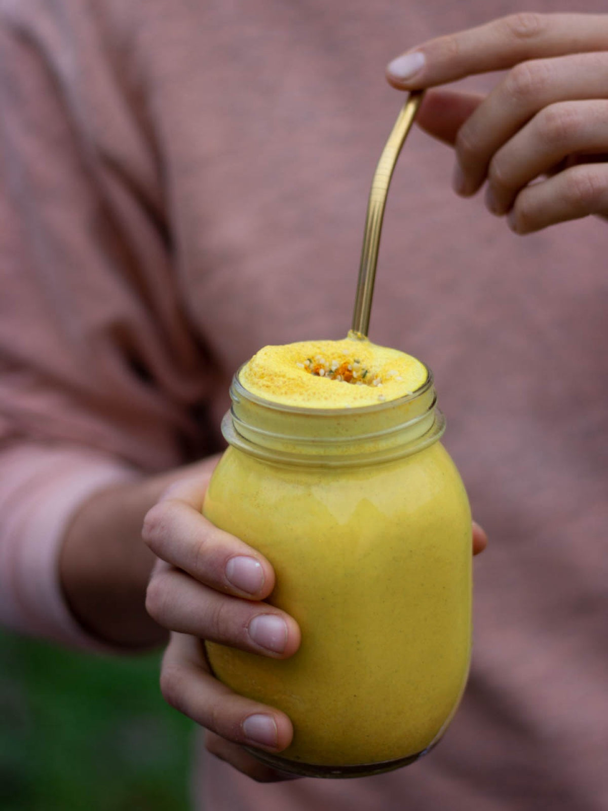 Goldene Hanfmilch Geschälte Hanfsamen Kurkuma Latte