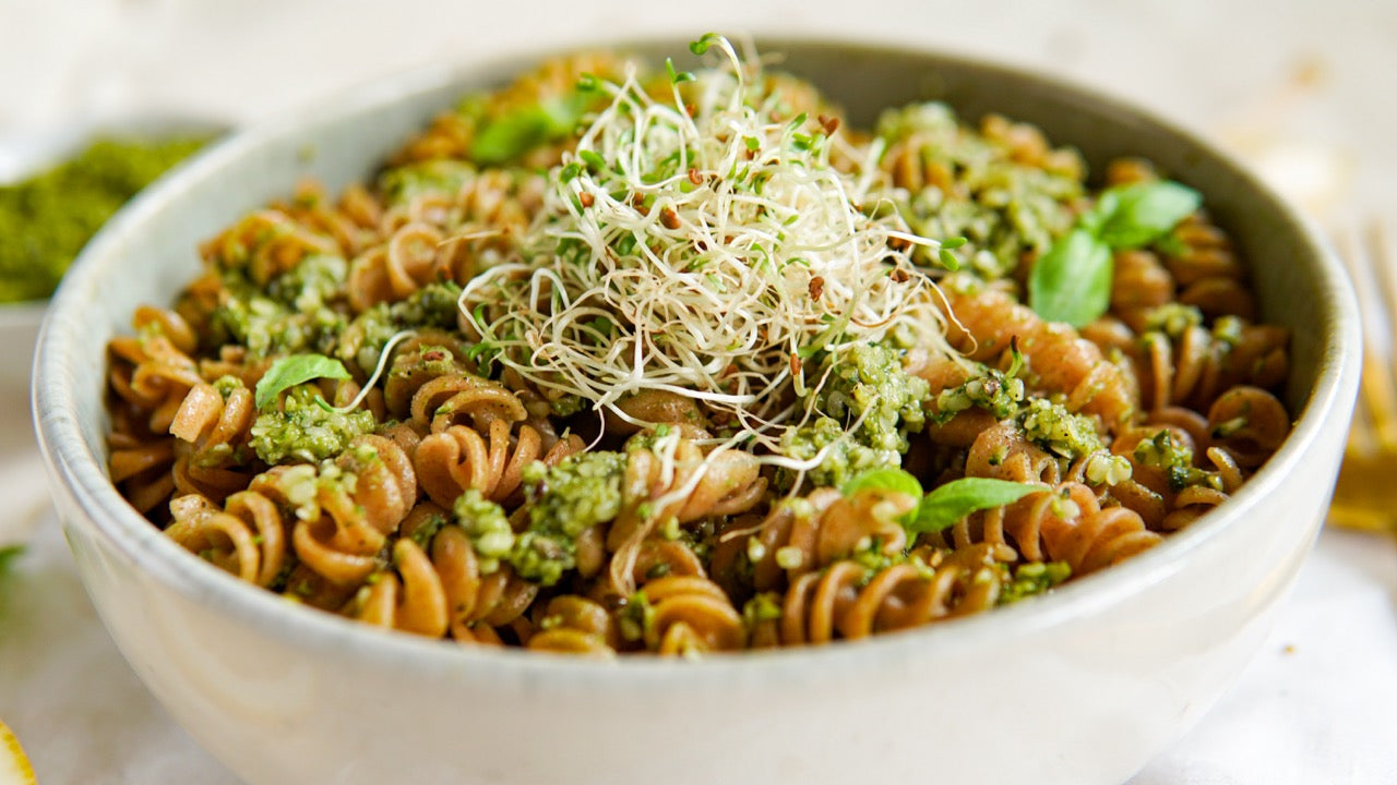 Basilikum Pesto mit Sprossen Pasta