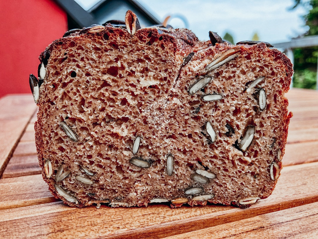 Dinkel Vollkorn Brot aus Sprossen Mehl