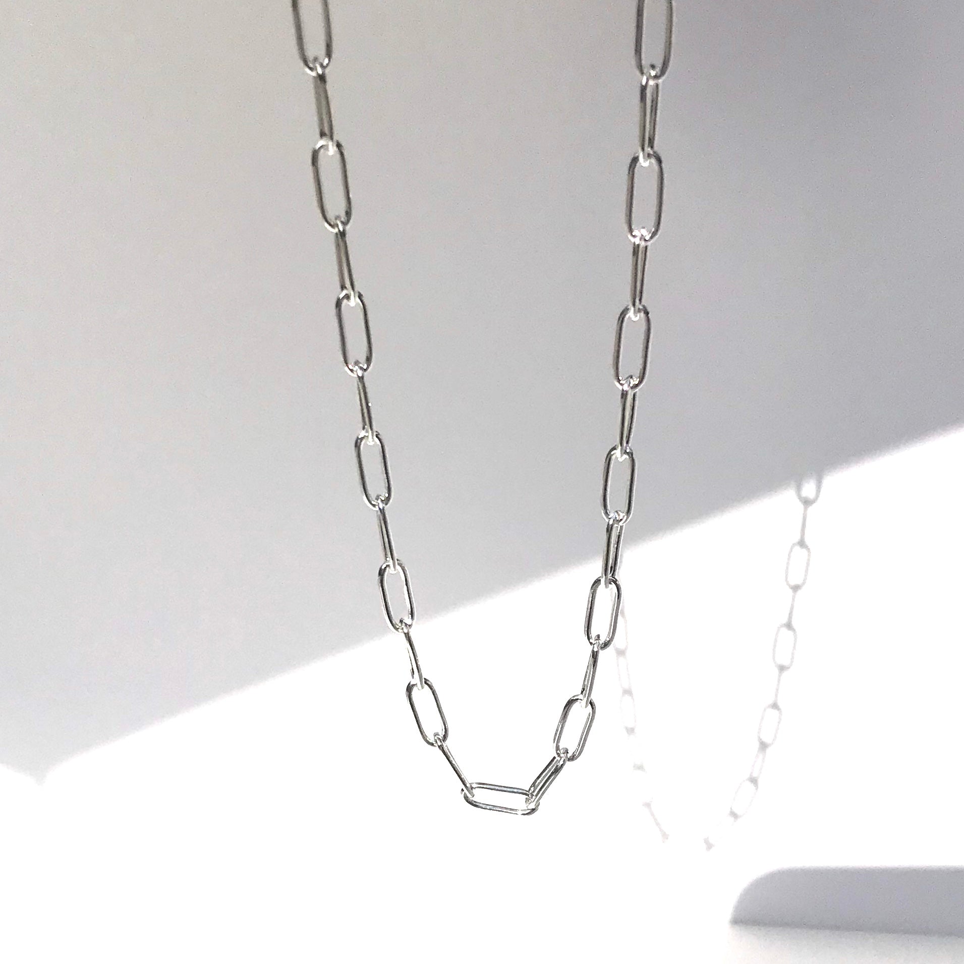 LARGE OVAL LINK CHAIN NECKLACE - Silver Girl product image