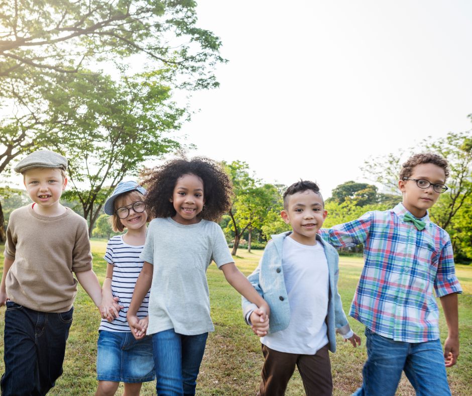 plusieurs enfant qui jouent