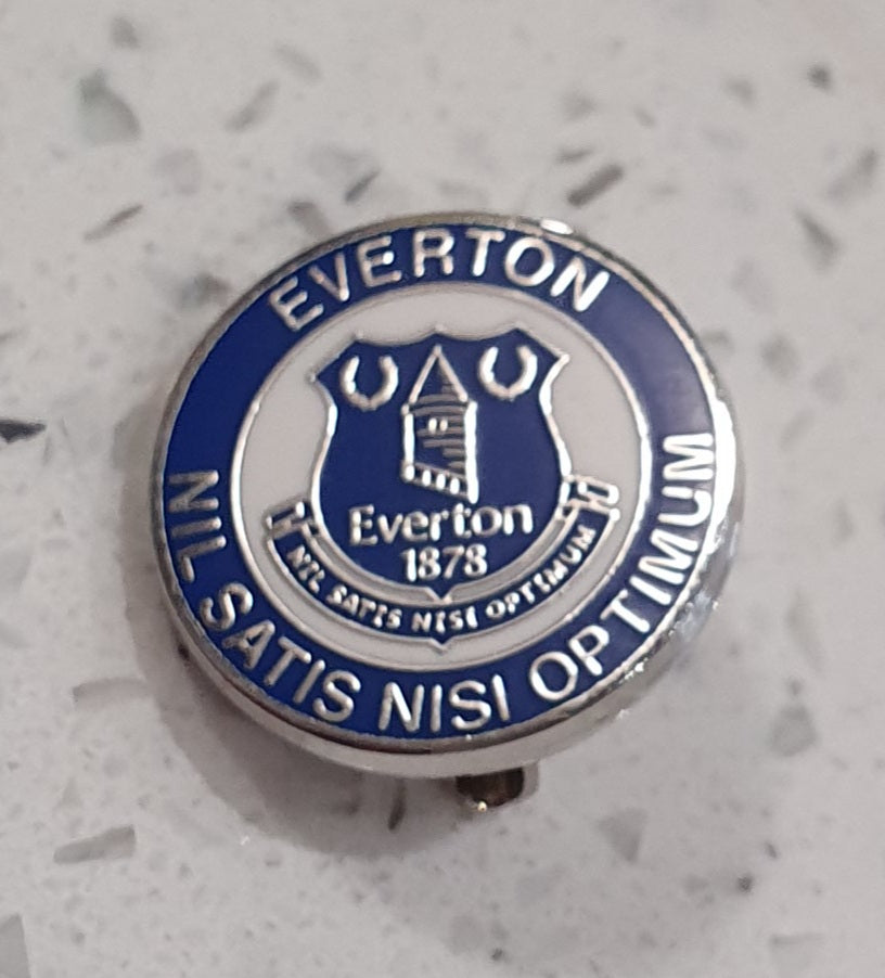 Everton FC Official Round Pin Badge - Blue & White - Nil Satis Nisi Op ...