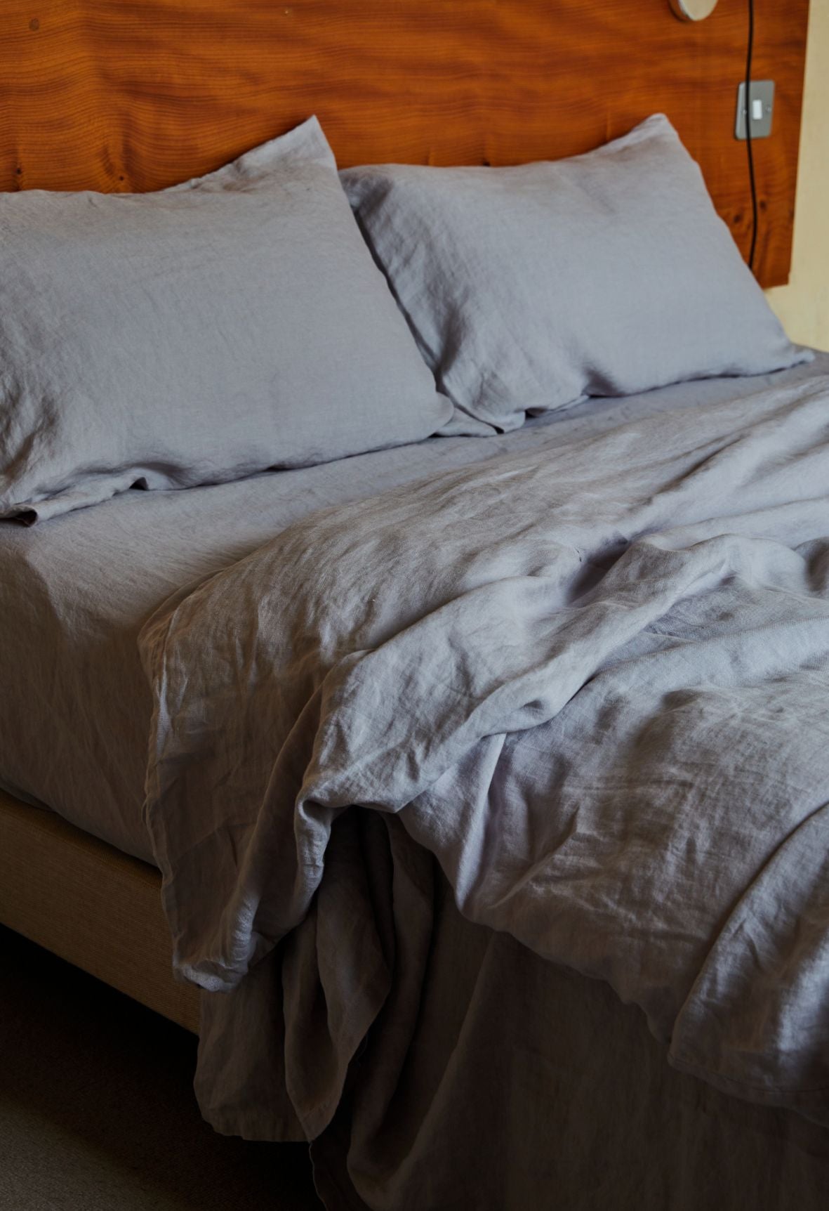 Bed and light grey linen duvet cover