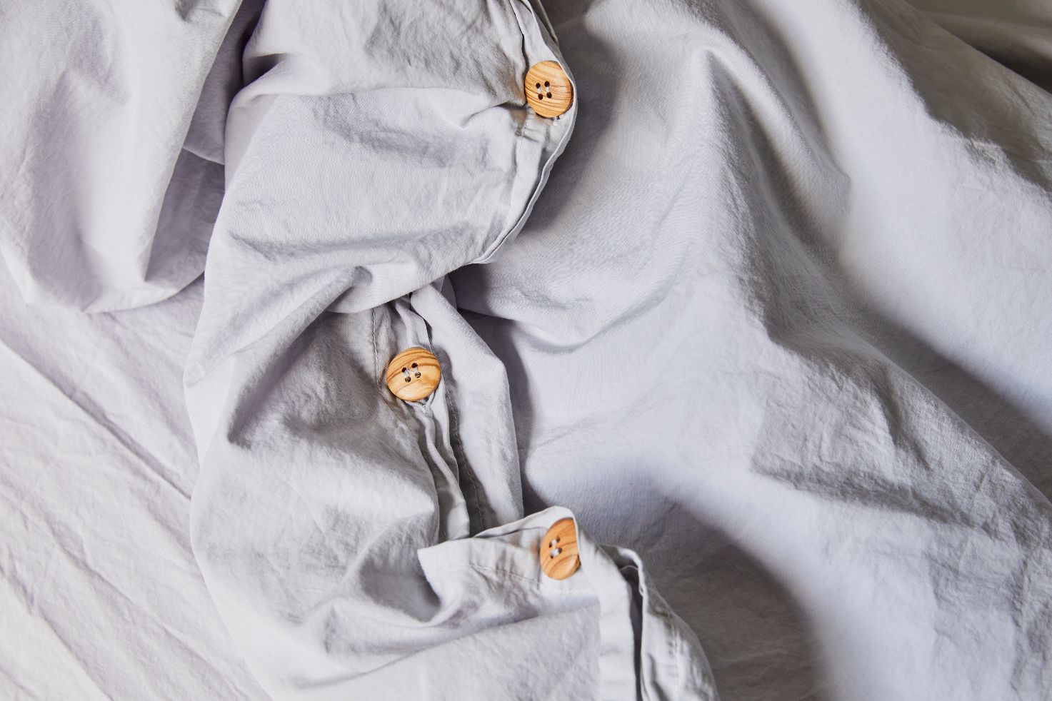 Organic cotton light grey duvet cover and wooden buttons