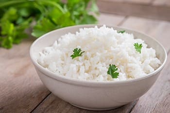 Reis, der vegan zunehmen durch Kohlenhydrate symbolisiert.