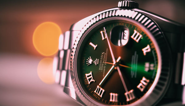 Como a inteligência artificial ajuda designers, fotógrafos e criativos. Criamos este still de uma seção fotográfica de um Relógio Rolex com um prompt muito simples