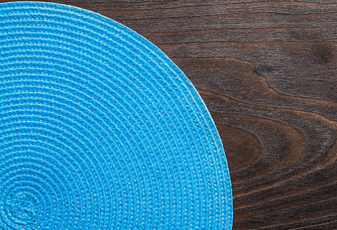 blue round placemats