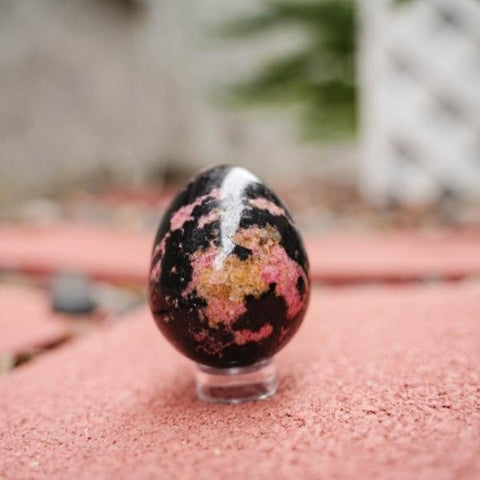Rhodonite Egg - Crystal Egg Meaning and Use