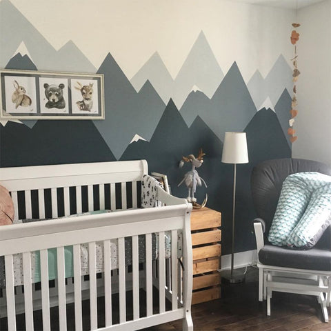 Chambre de bébé, murs de montagnes
