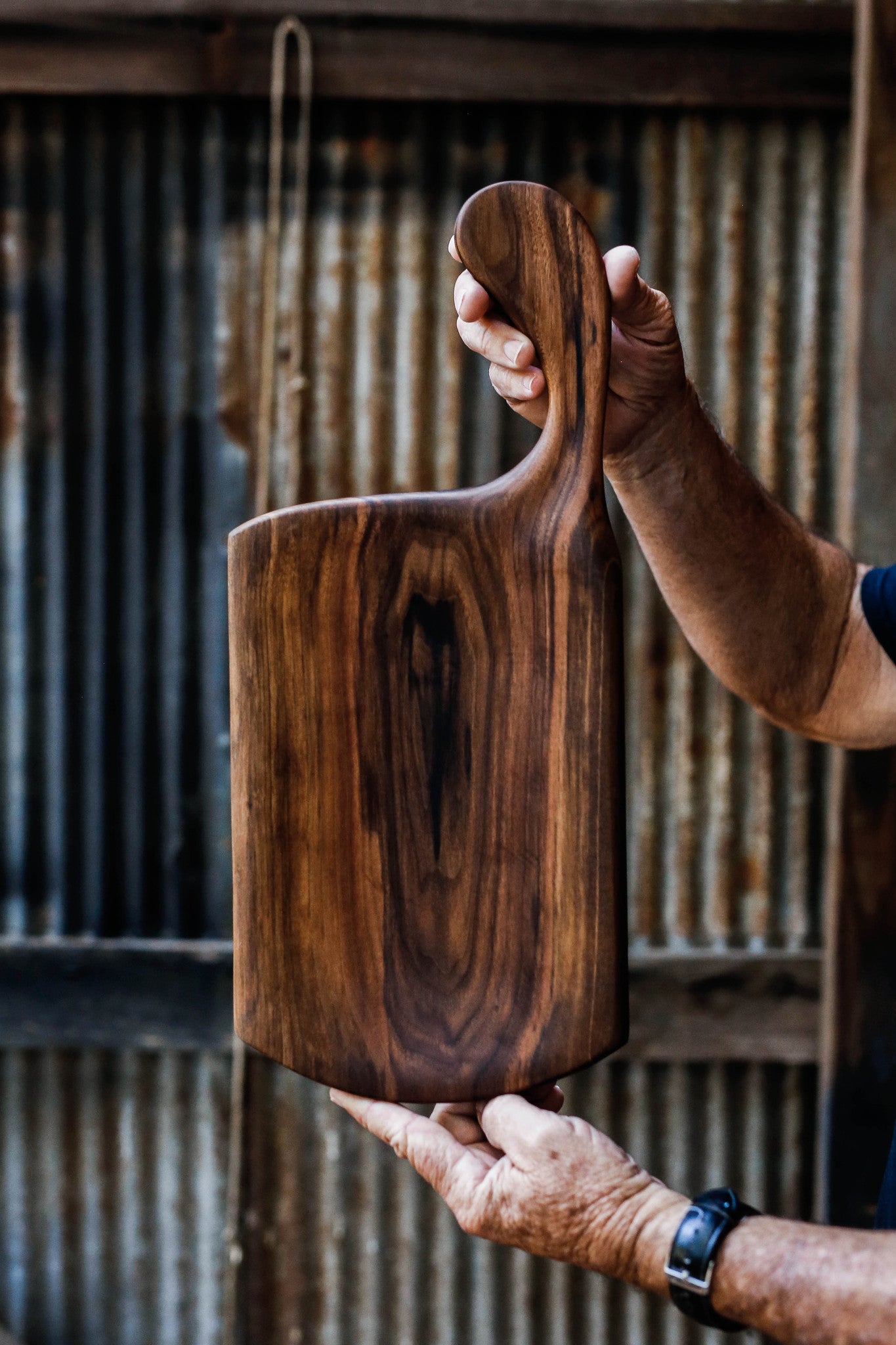 220. Black Walnut Cutting Serving