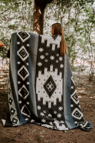 Desert Breeze Distributing 100% Natural Alpaca and Merino Wool Blanket,  Andean Collection, Queen Size Blanket - Thick, Soft and Warm, Rustic Woven