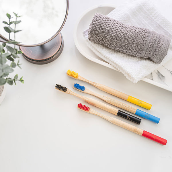 https://cdn.shopify.com/s/files/1/0265/5118/9607/products/Bamboo-Toothbrushe-Bright-set_web_600x.jpg?v=1616461030