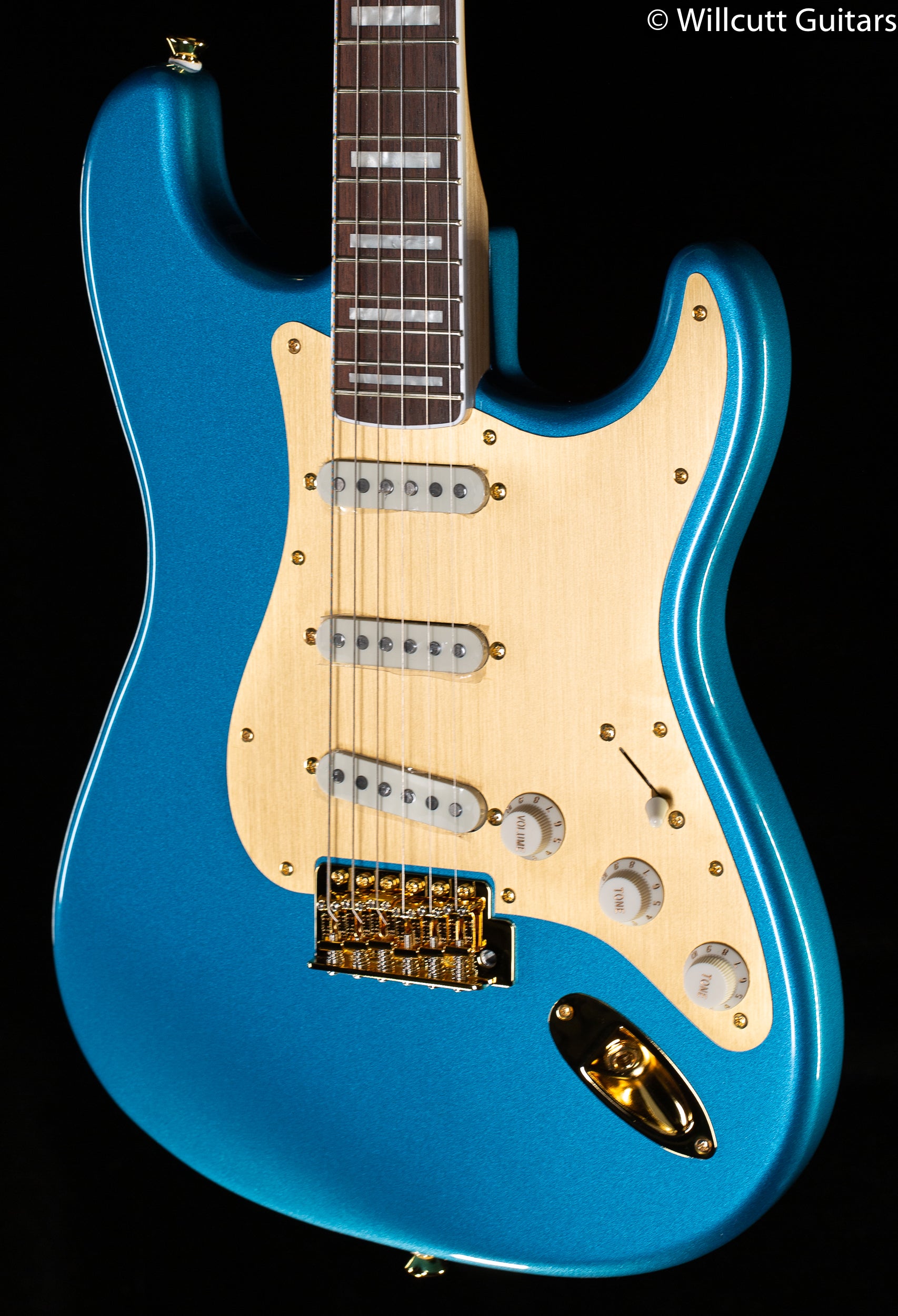 blue strat gold pickguard