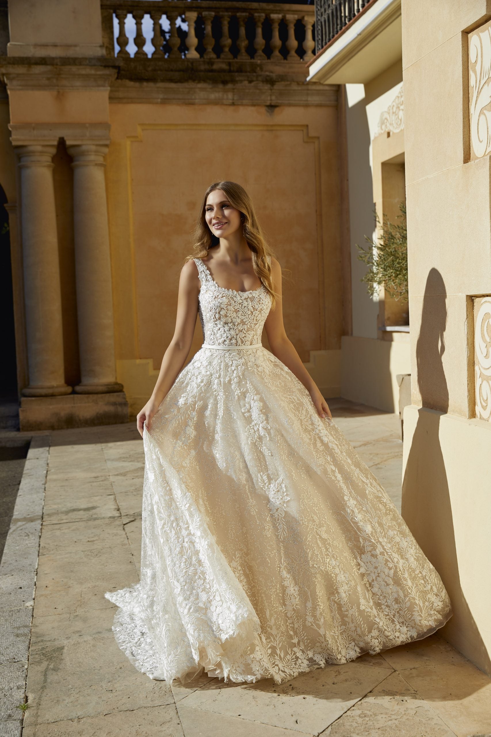 Wedding dress with square necklines, winter wedding dress trends