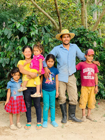 Darwin, Yessica, and their four children in front of their small coffee farm