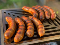 Pølser på bålgrillen