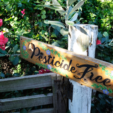 pesticide-free-gardening-sign
