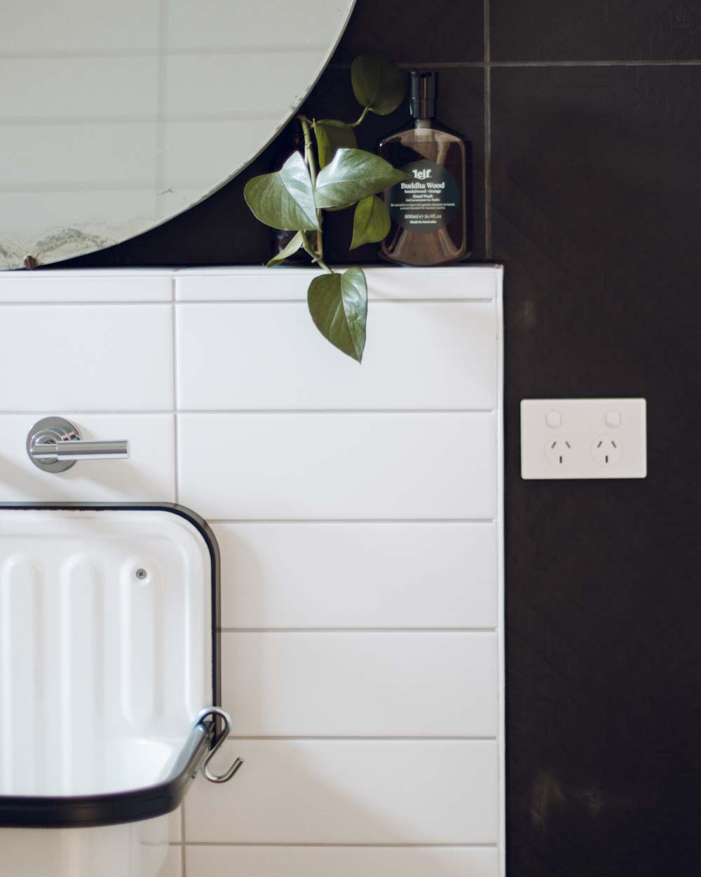 Bathroom details in the Slow Drift
