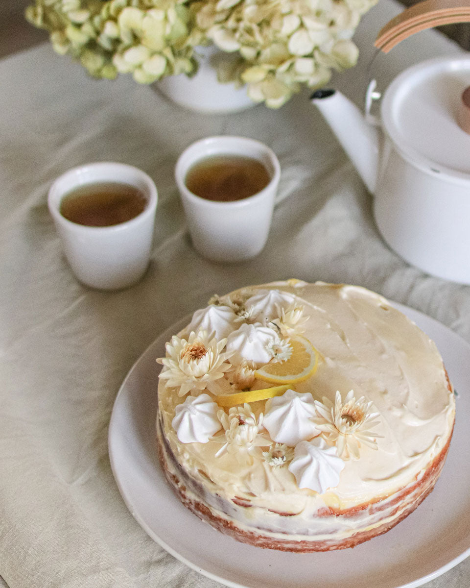 Lemon cake and tea