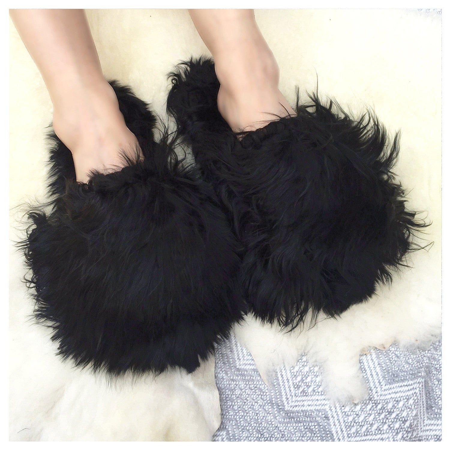 Suri Baby Alpaca Black Slipper | Accompany