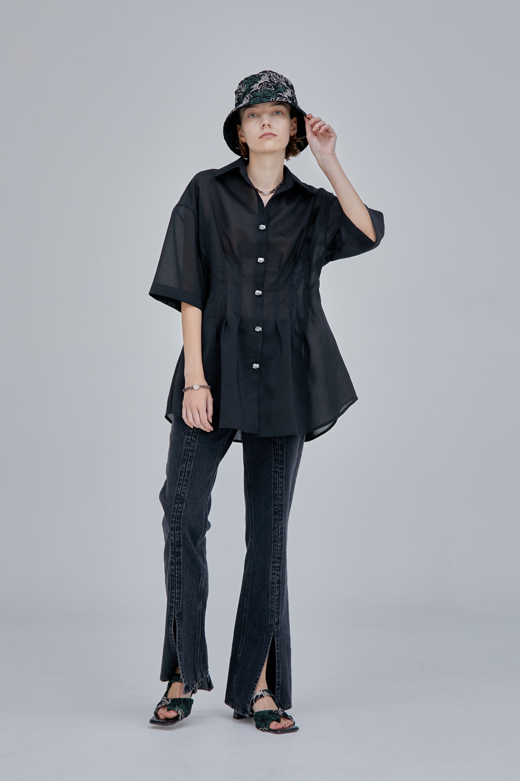 MURRAL Monochrome tuck shirt (Black) | ajmalstud.com