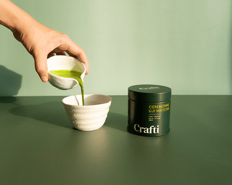https://cdn.shopify.com/s/files/1/0266/0607/5958/files/matcha_tin_and_pouring_web_res_750x750.png?v=1691381148