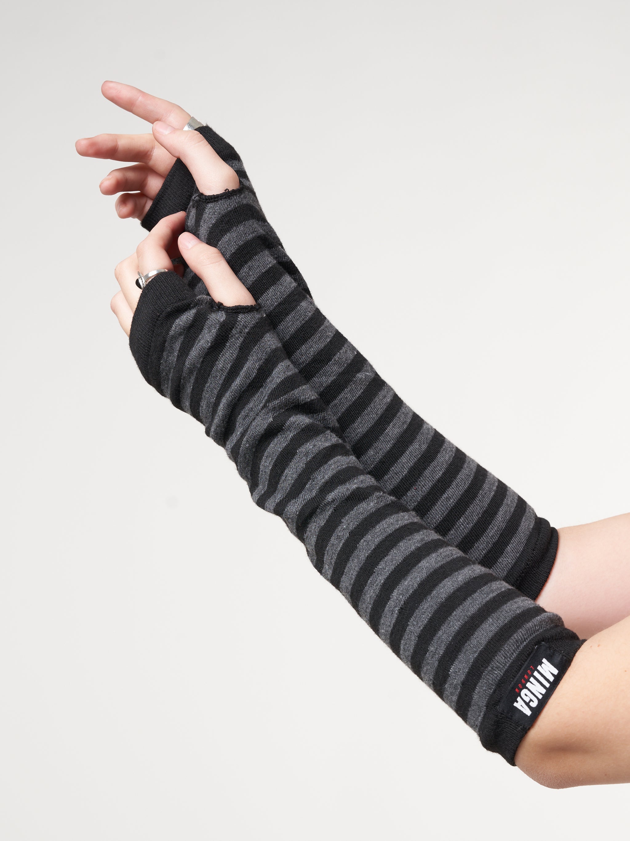 black arm warmers