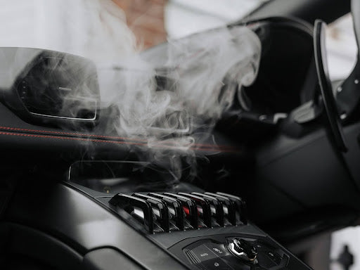 Bizarre vehicle features diffuser with vents in Huracan.