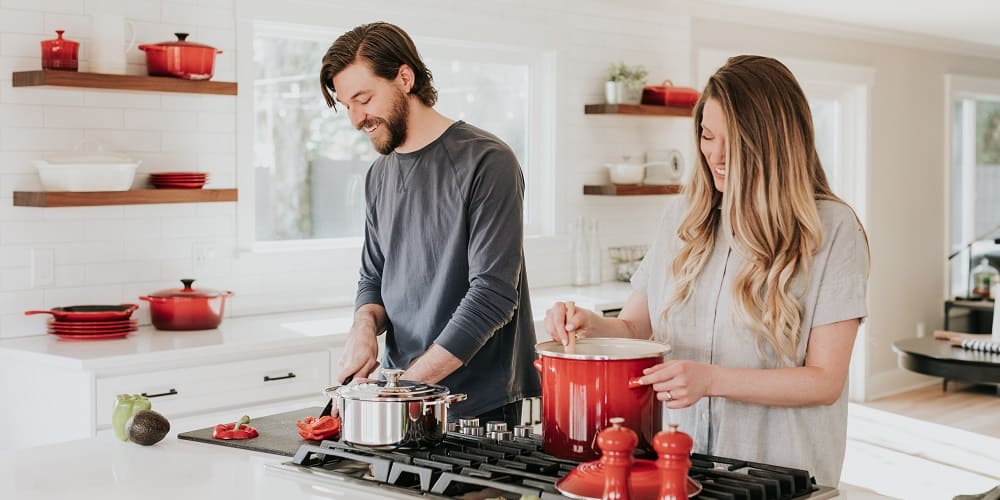 Cuisiner ensemble est une bonne façon de communiquer en Couple