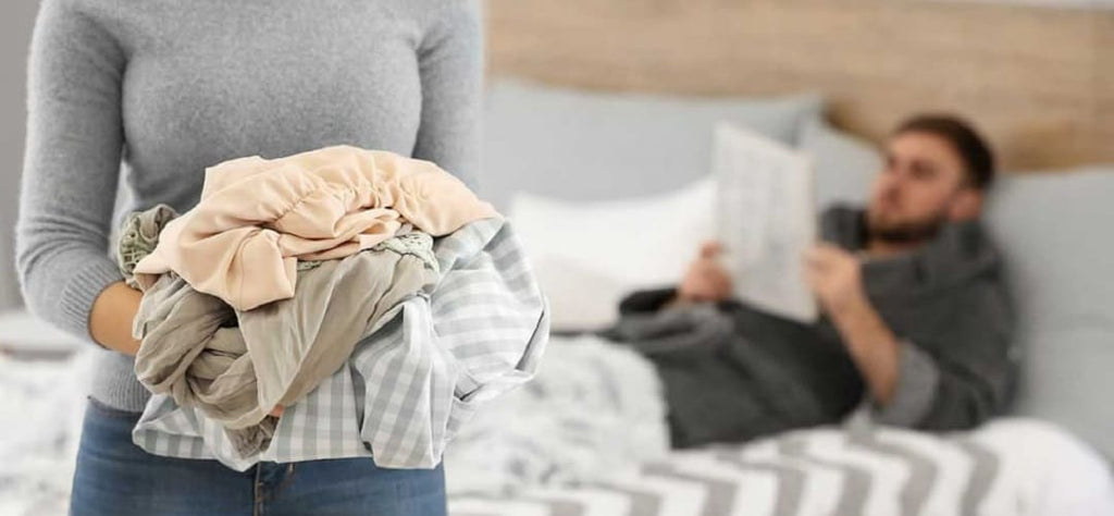 Femme qui fait le linge - Tâches Ménagères dans le Couple - Les 7 Règles Insta-Coupe