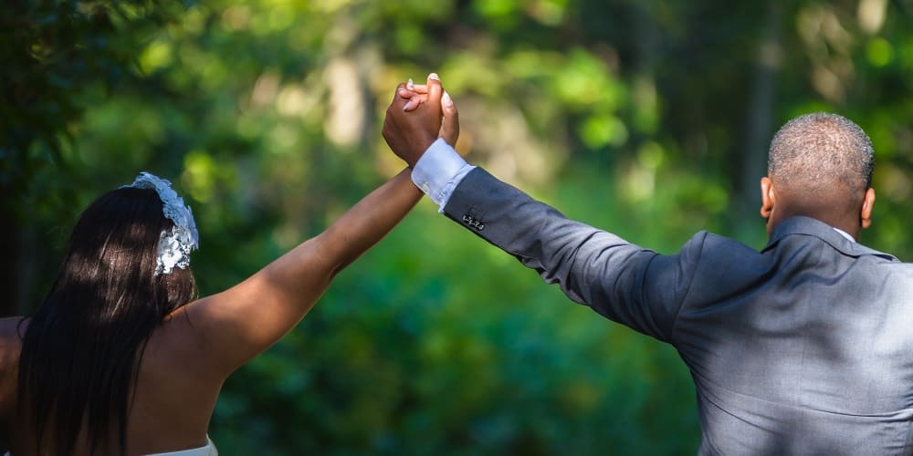 Jeune Couple Marié - Pensez à Renouveler vos Vœux - Insta-Couple